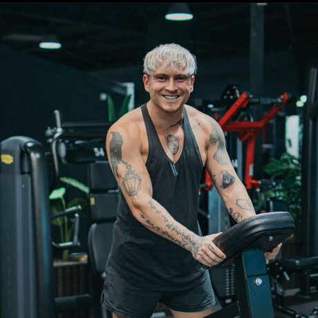 flat chested onlyfans nice picture