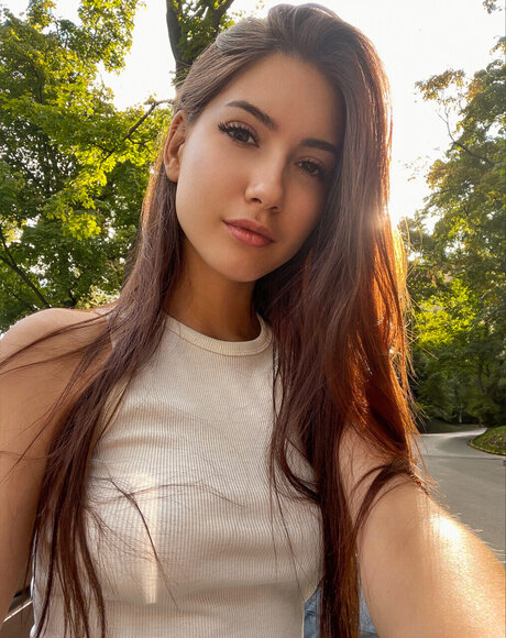 Foxy Elena_ star sexy photo