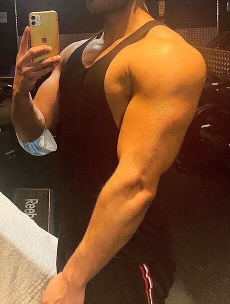 Ryry flexes exclusive star image