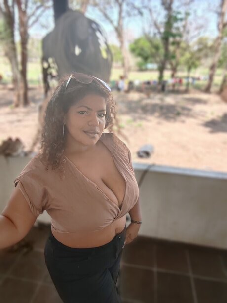 Isislara pornstar pretty photos