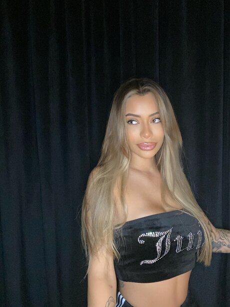 Yasmine Pierards high quality star pictures