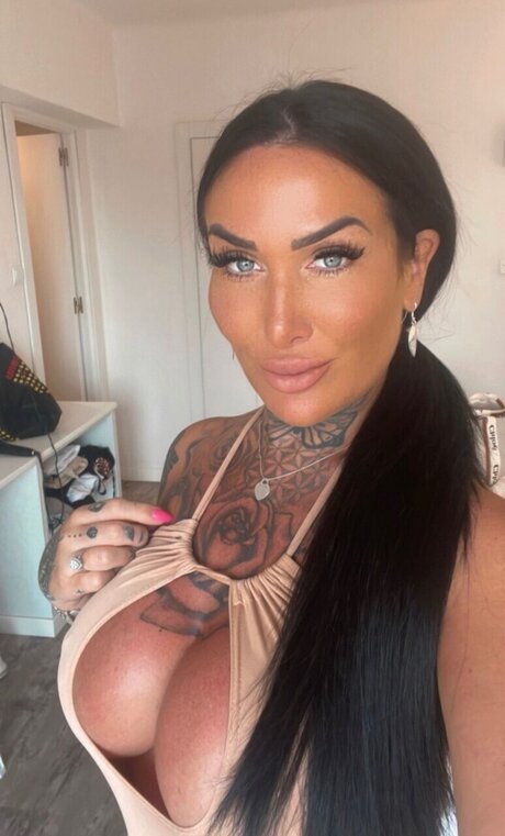 Sofia Rose online_ naked actress galleries