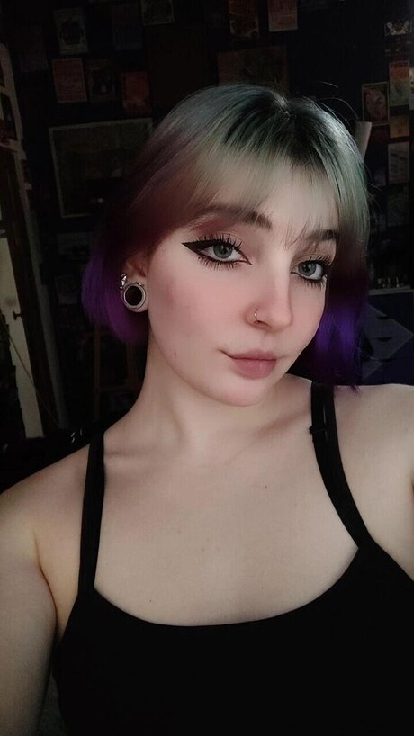 Kangyrui naked actress images