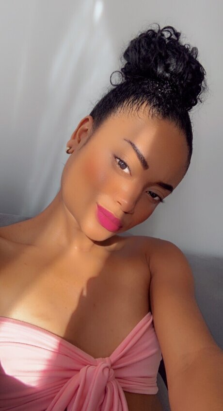 Anna Queen star free pic