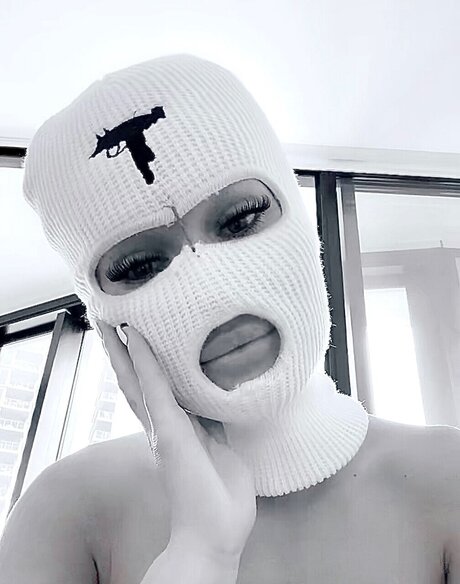 Bella Alessandra Del Rey star top pic