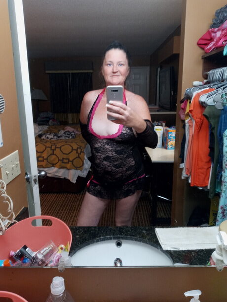 Sexy Housewife 15 model porn galleries