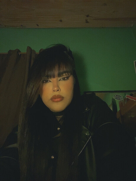 Mavi Gabii star top photos