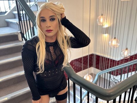 Samantha Rio art model image