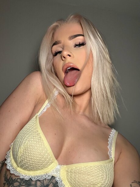 flat chested onlyfans pretty galleries