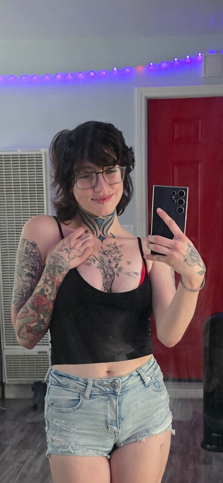 Plenia naked model pictures