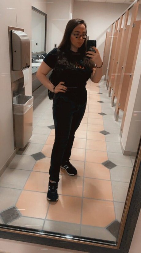 flat chested onlyfans hot naked images