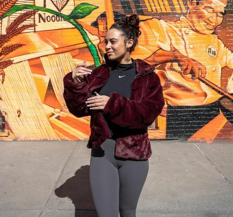 Sally Spice erotic star image