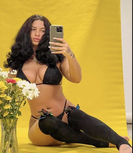 Sally Spice model sexy image