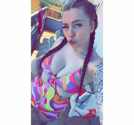 Molly Capper beautiful star image