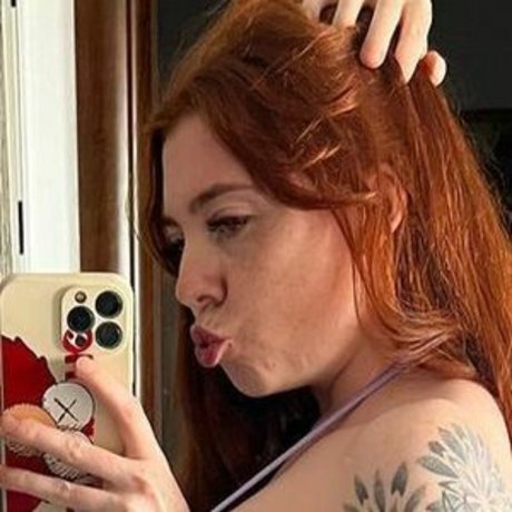 Molly Capper hot star gallery