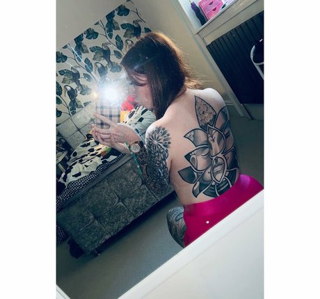 Molly Capper adult model archive