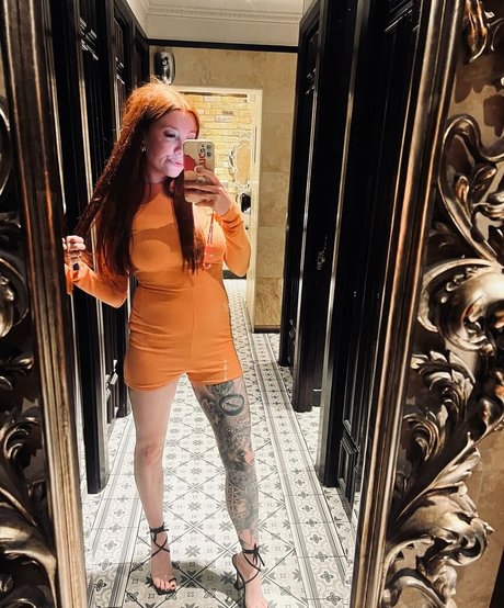 Molly Capper model naked photo