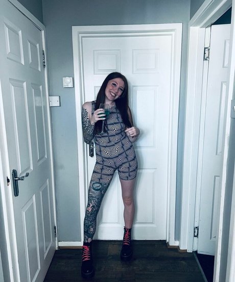 Molly Capper best model image