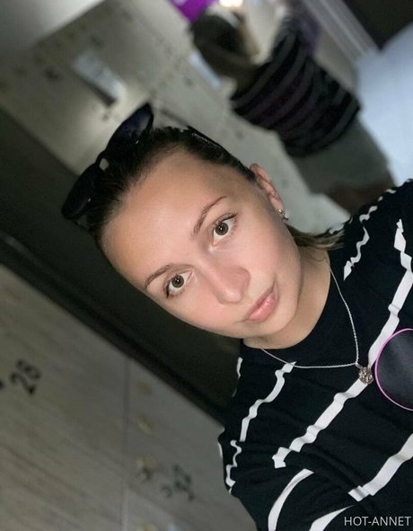 anna bellla nude model image