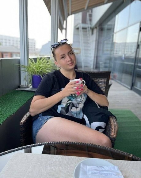 anna bellla model image