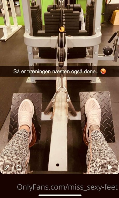 miss sexy feet hot model photo