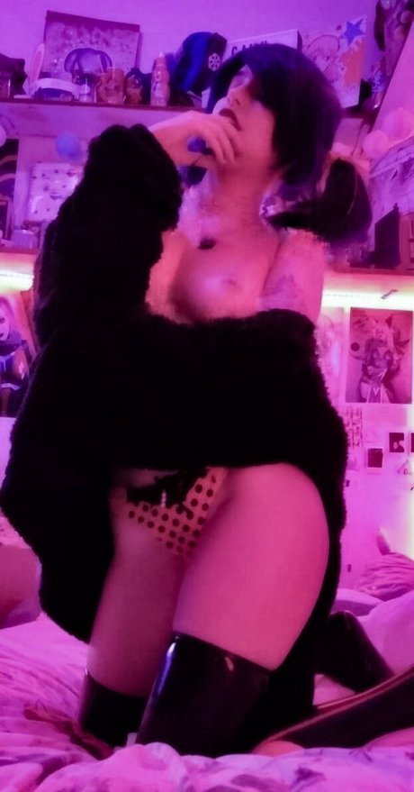 Camu Valoy erotic model pictures