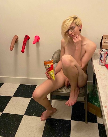 Cassie Coyote art model pictures