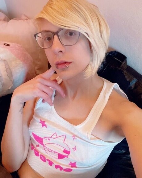 Cassie Coyote pornstar pic