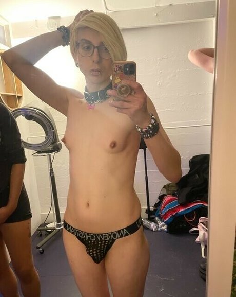 Cassie Coyote star naked photo