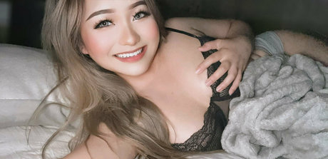 Onlymickyy model exclusive pics