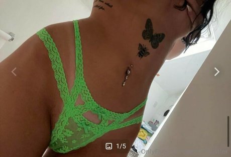 Geminihustlerisback erotic pornstar pic