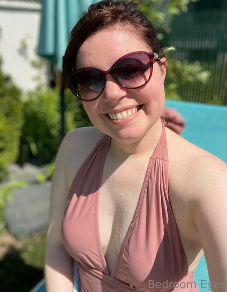 bedroom eyes free model pretty pic