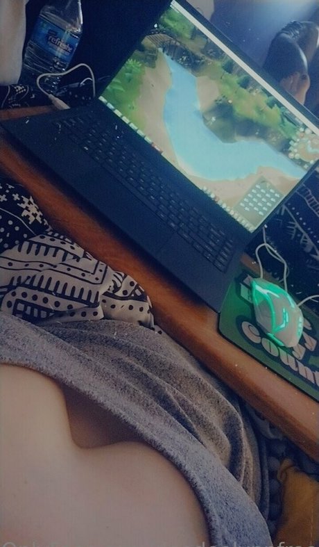 deedeelynnfree model perfect pictures