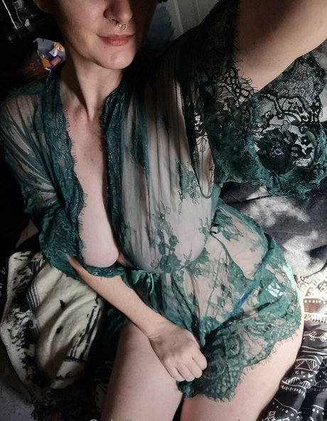 deedeelynnfree star nude picture