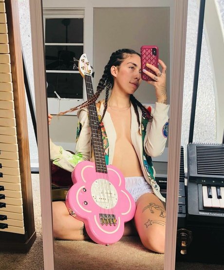 Indigo De Souza Photo Gallery