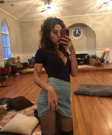 Indigo De Souza star beautiful images