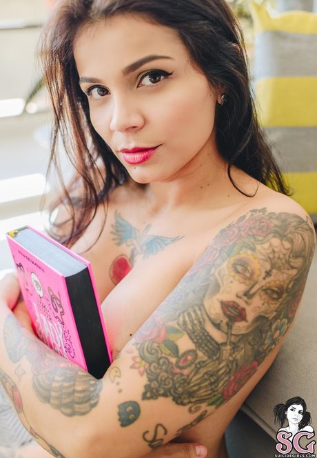 Jeeh Suicide model naked picture