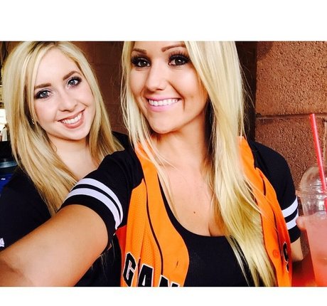 Amber BeIarski nude model photo