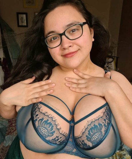 janineaam model porn archive