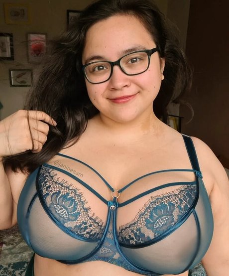 teen lesbian onlyfans nude picture