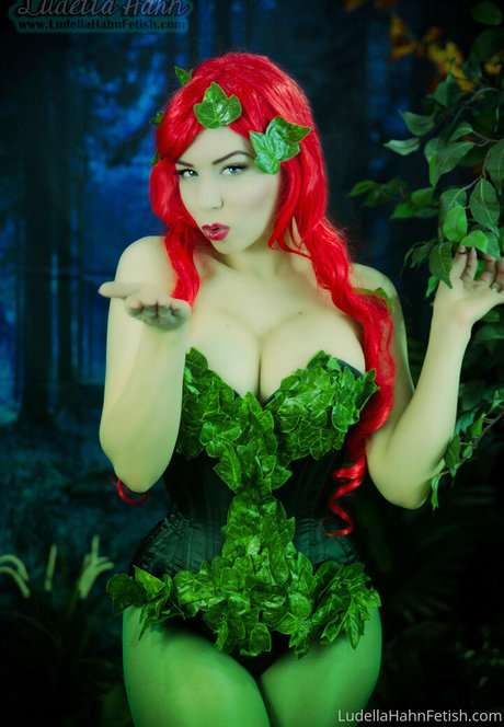 ludellahahn nude model img