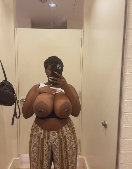 lizziesoexotic sexy star pictures