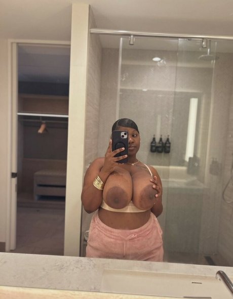 lizziesoexotic model pictures