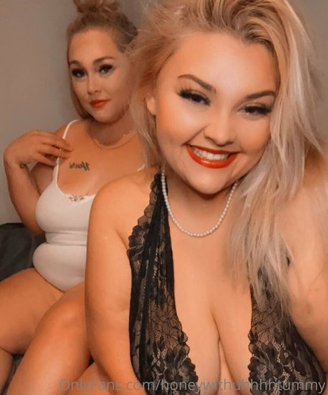 honeywithuhtummy sexy star pics