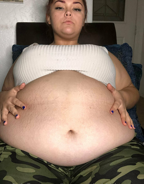 honeywithuhtummy model free photos