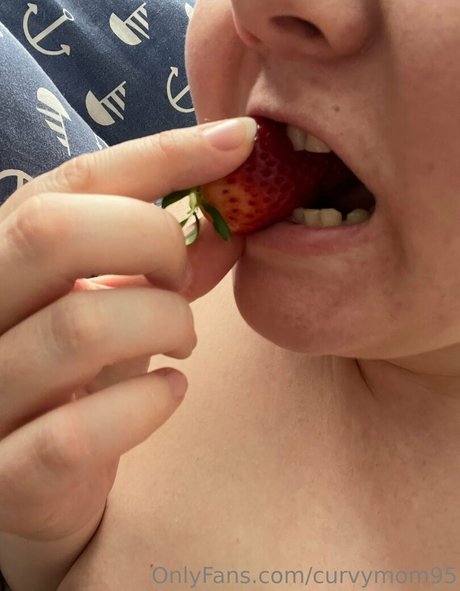 curvymom95 free pornstar img