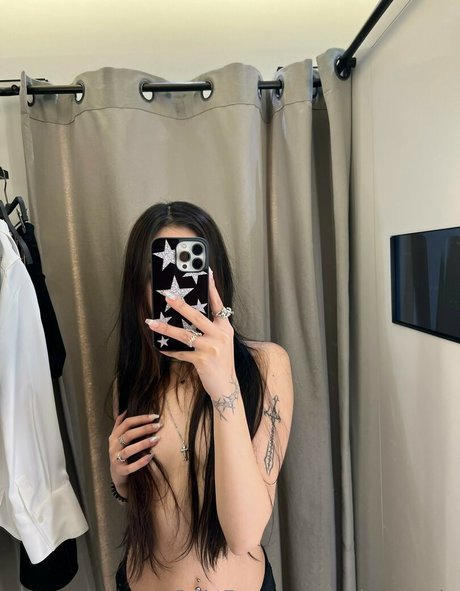 Marychanx star nude photos