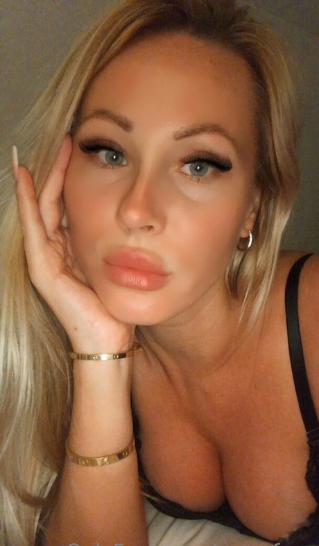 roxyyfoxx pretty model gallery