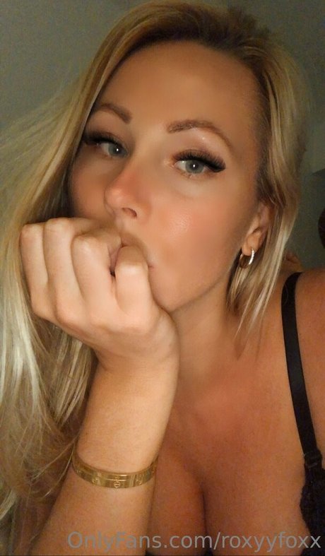 roxyyfoxx art star photo