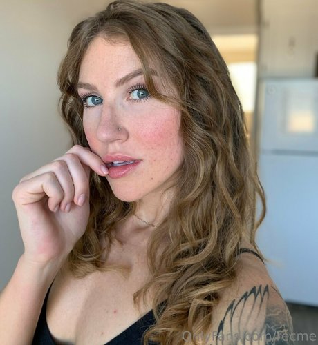 Recme pretty actress photo